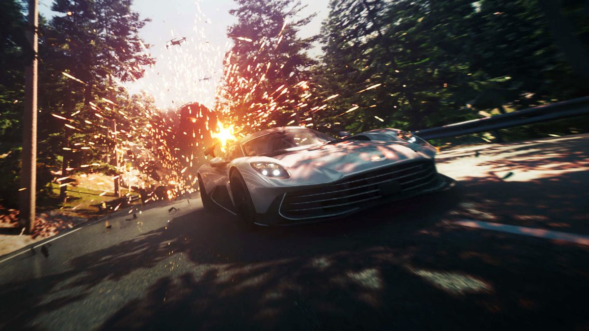 El Aston Martin Valhalla armado avanza por un camino montañoso en Eslovaquia